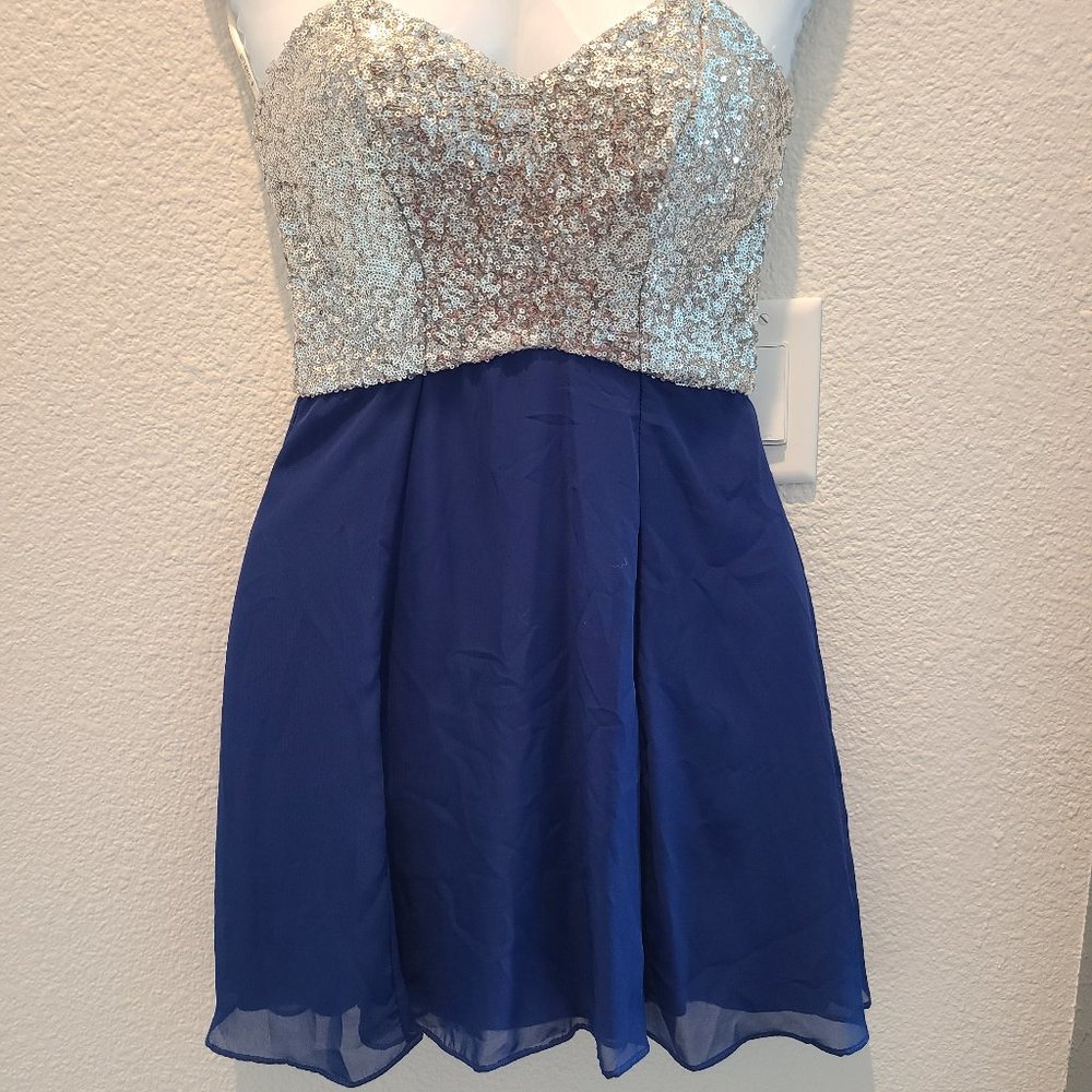 B. Darlin junior girls formal dress tube top blue silver sequin size 1 / 2